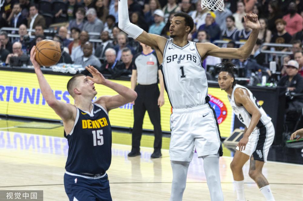 他成功地将 他成功地将